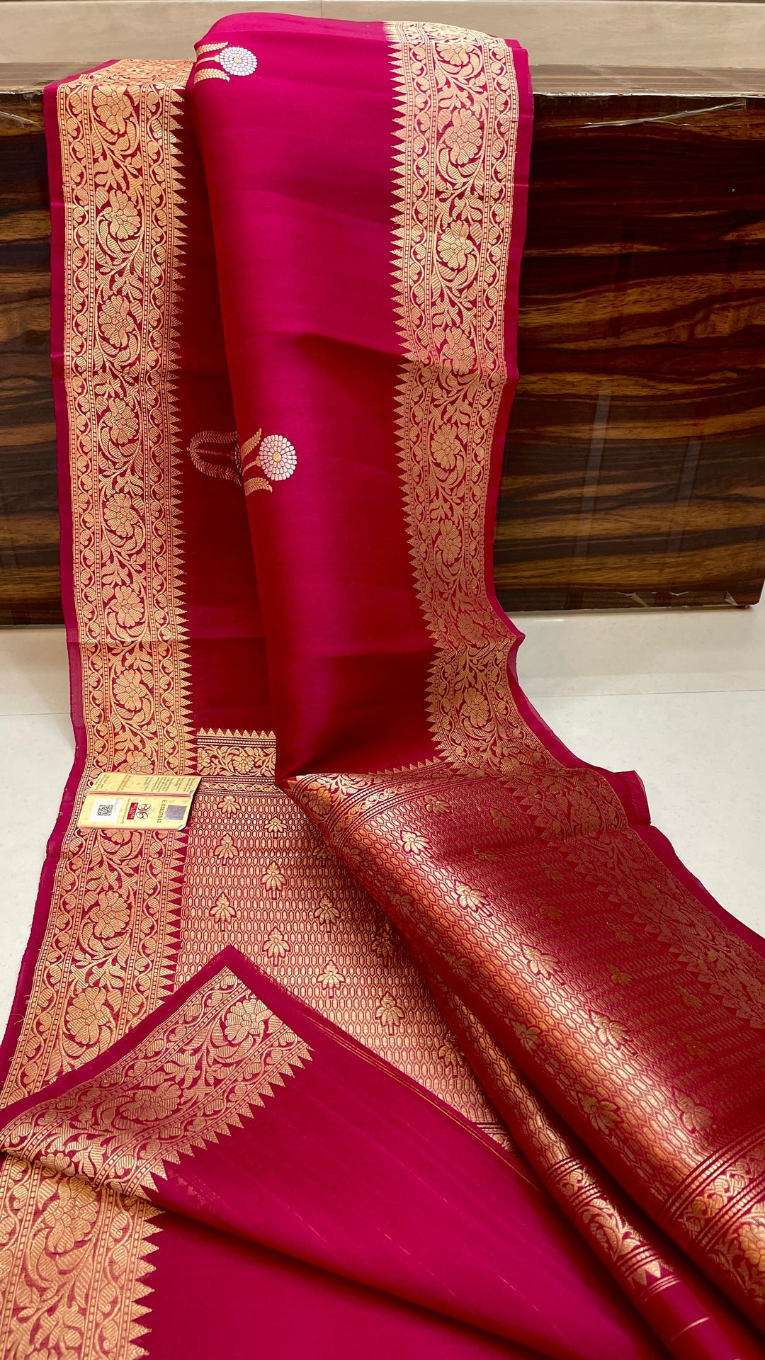 Pure Kora Organza Silk Hanloom Zari Work Saree.