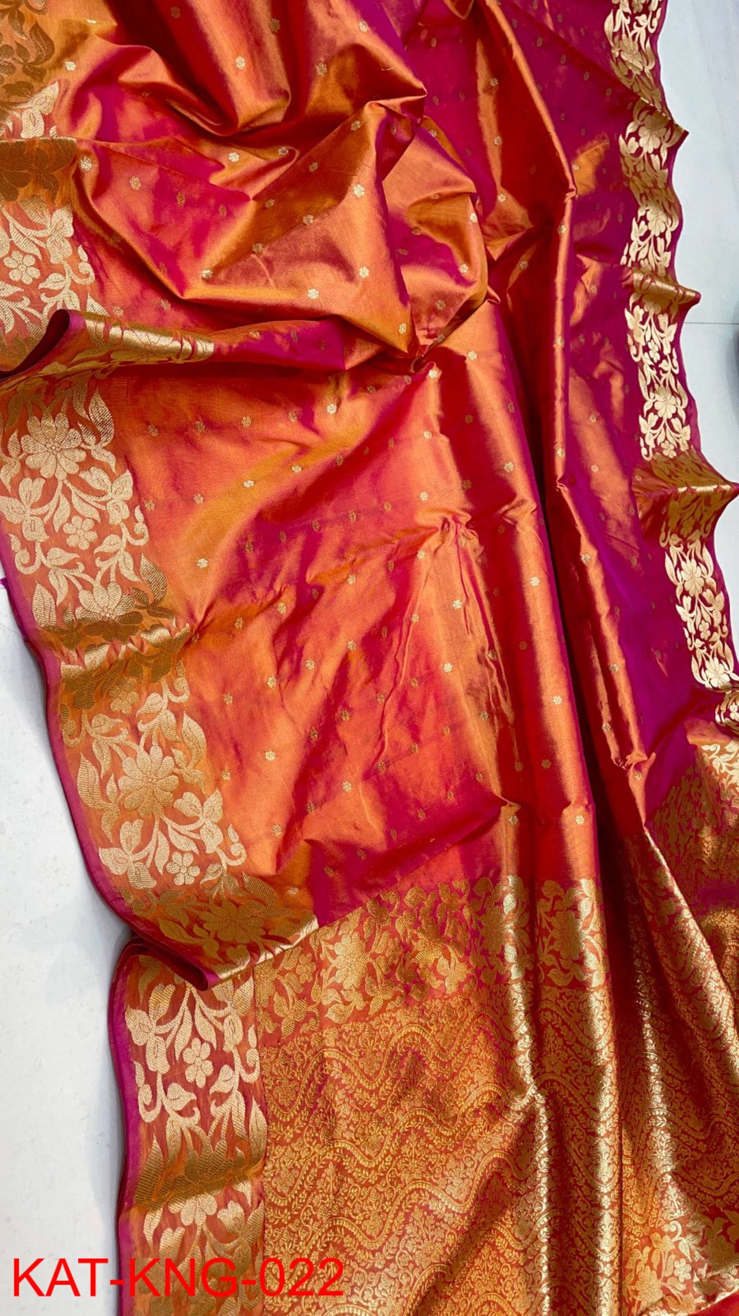 Pure Kanjivaram Silk Hand weaved saree With Blouse.