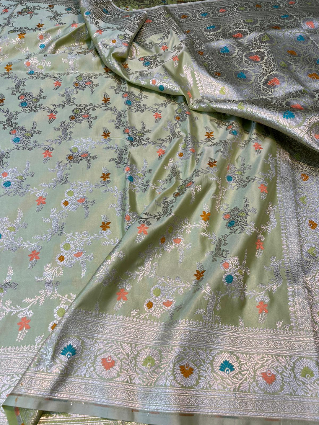 Pure Banarasi Mashru Silk Saree With Tilfi Weaved Work.