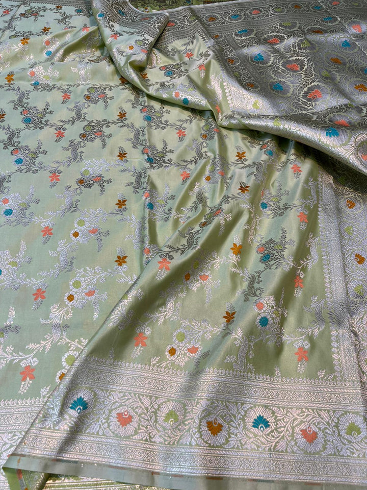 Pure Banarasi Mashru Silk Saree With Tilfi Weaved Work.