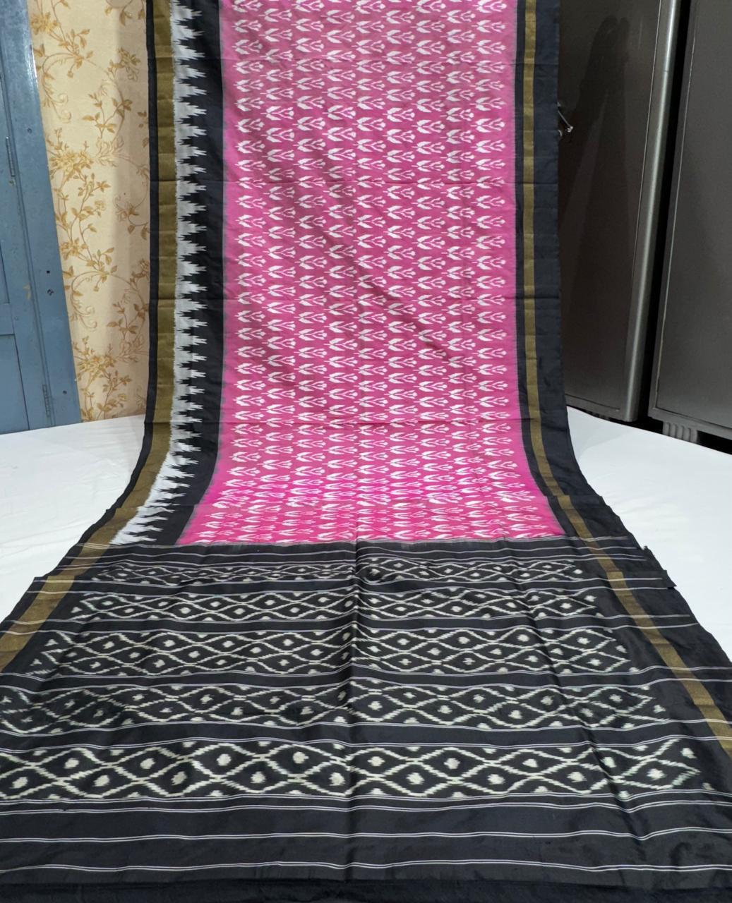 Pure Pochampally Ikkat Silk Saree With Blouse Pthani Pattern Border.