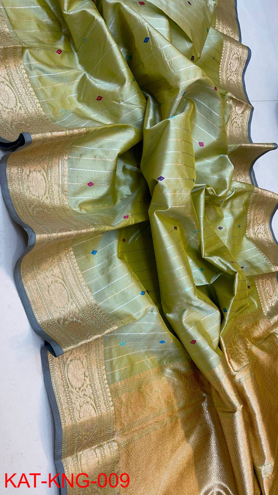 Pure Kanjivaram Silk Hand weaved saree With Blouse.