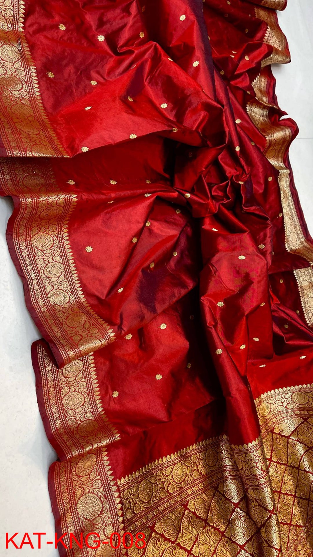 Pure Kanjivaram Silk Hand weaved saree With Blouse.
