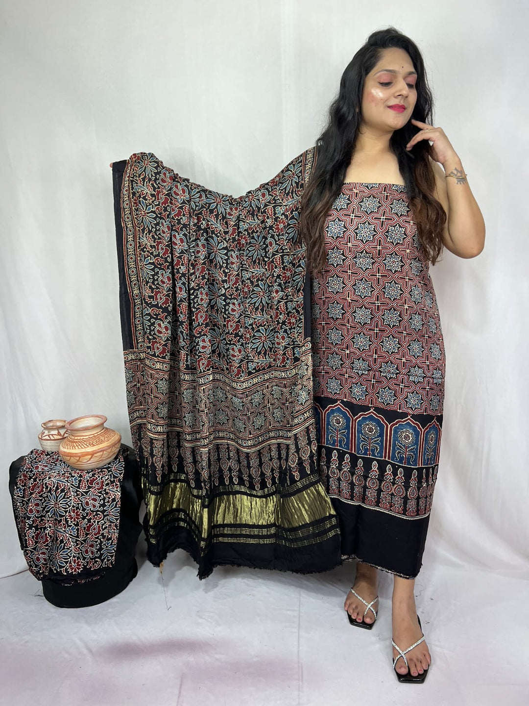 Pure Modal Silk Zari Pallu Weaved 3pc Unstitched Suit .