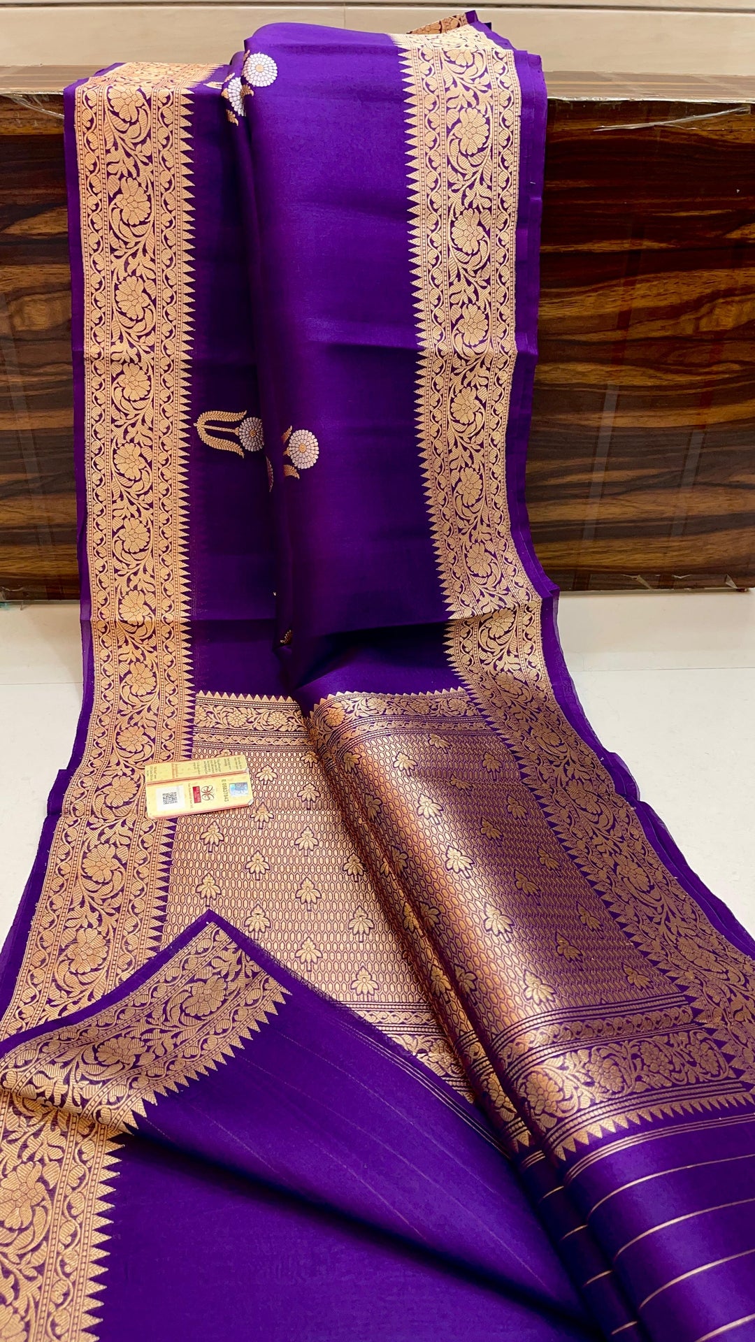 Pure Kora Organza Silk Hanloom Zari Work Saree.