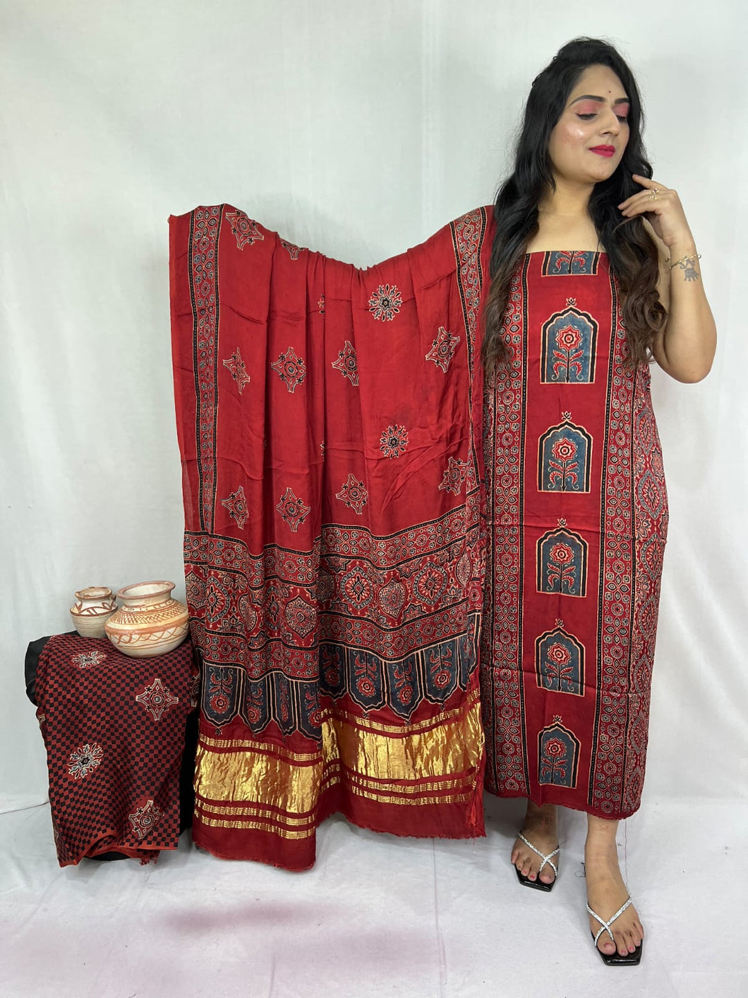 Pure Modal Silk Zari Pallu Weaved 3pc Unstitched Suit .
