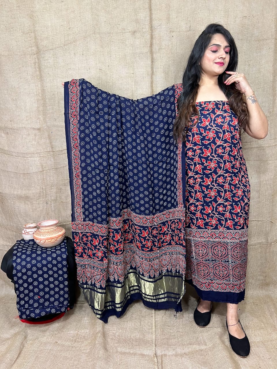 Pure Modal Silk Zari Pallu Weaved 3pc Unstitched Suit .