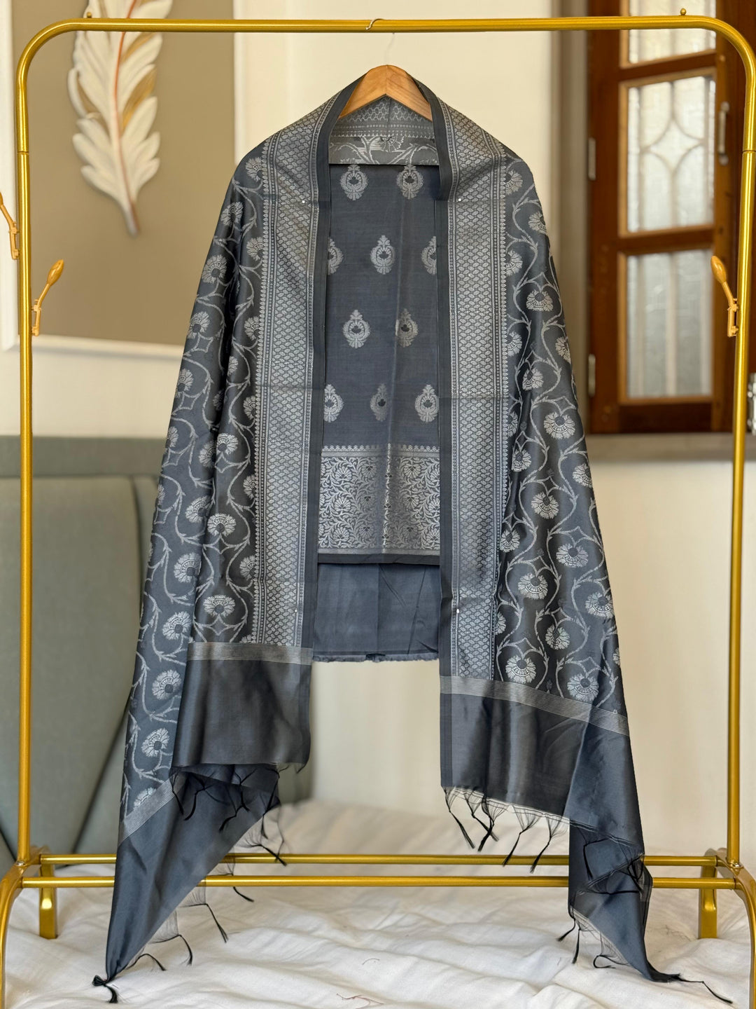 Banarasi Soft Silk Weaved Booti Unstitched Suit .|SKIRT PATTERN|