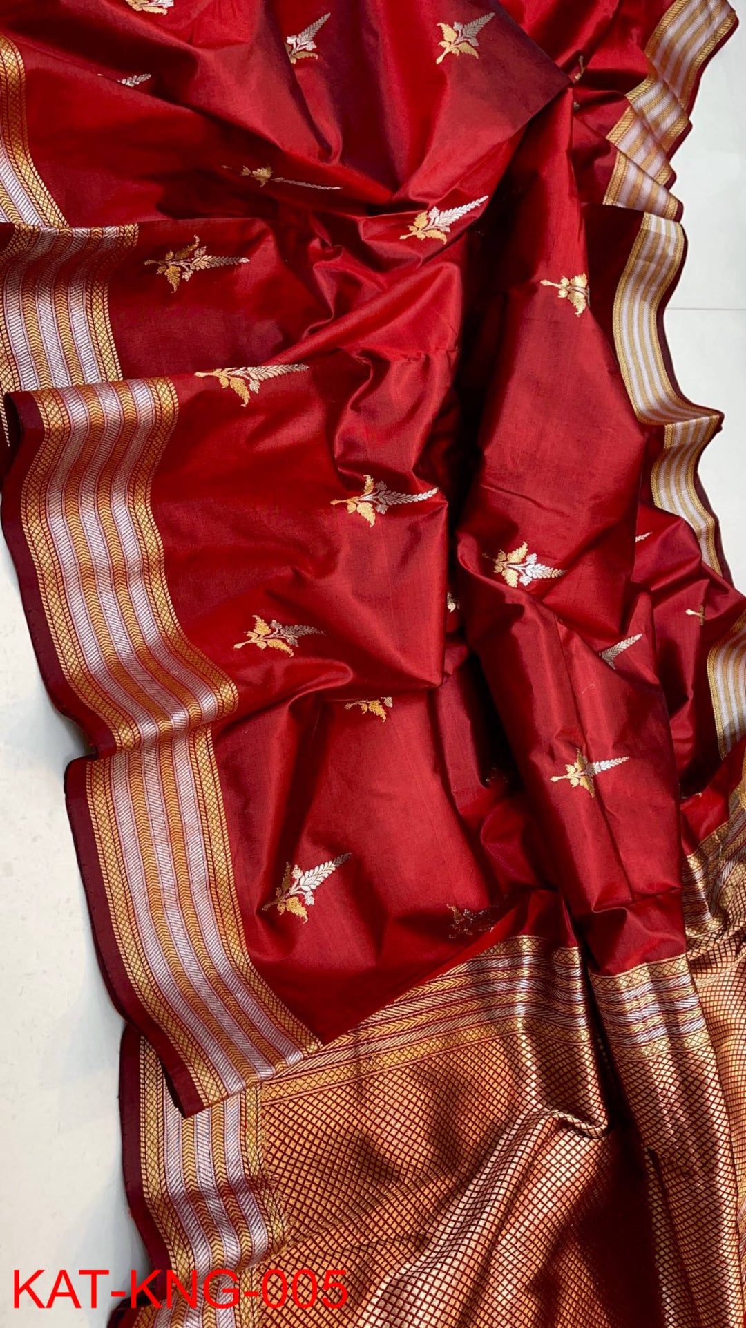 Pure Kanjivaram Silk Hand weaved saree With Blouse.