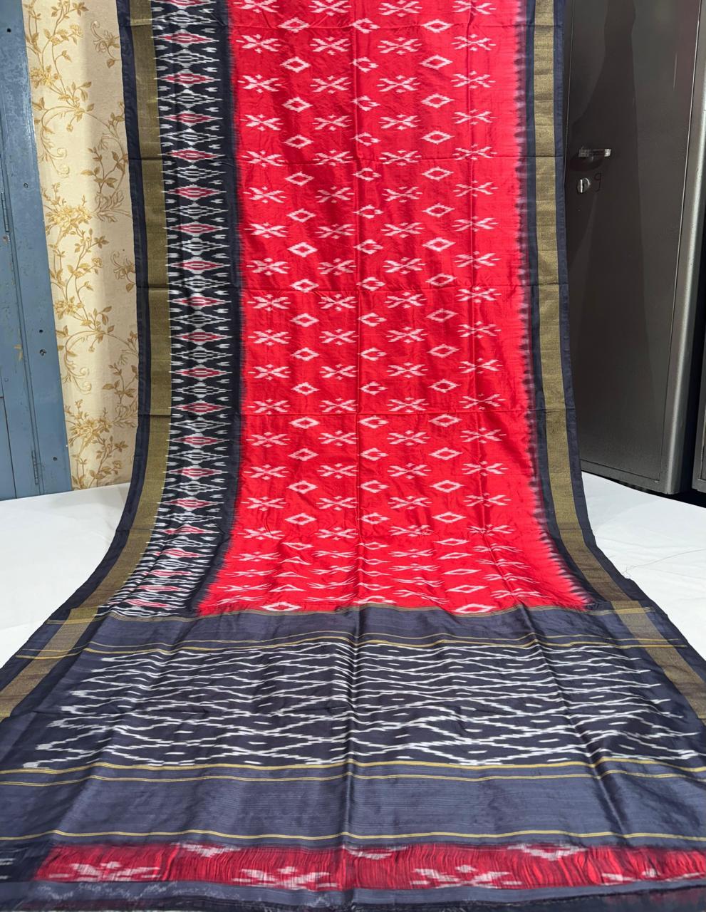 Pure Pochampally Ikkat Silk Saree With Blouse Pthani Pattern Border.