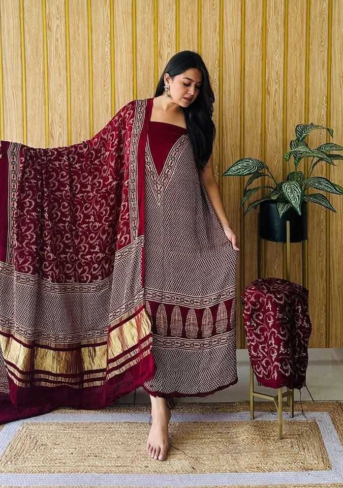 Pure Modal Silk Zari Pallu Weaved 3pc Unstitched Suit .
