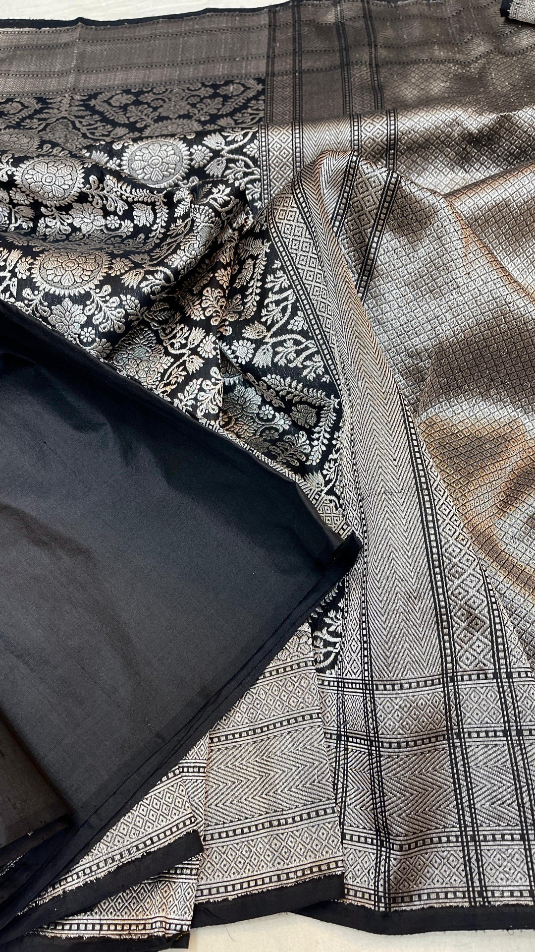 Pure Banarasi Handloom Katan Silk Saree With Beautiful Zari