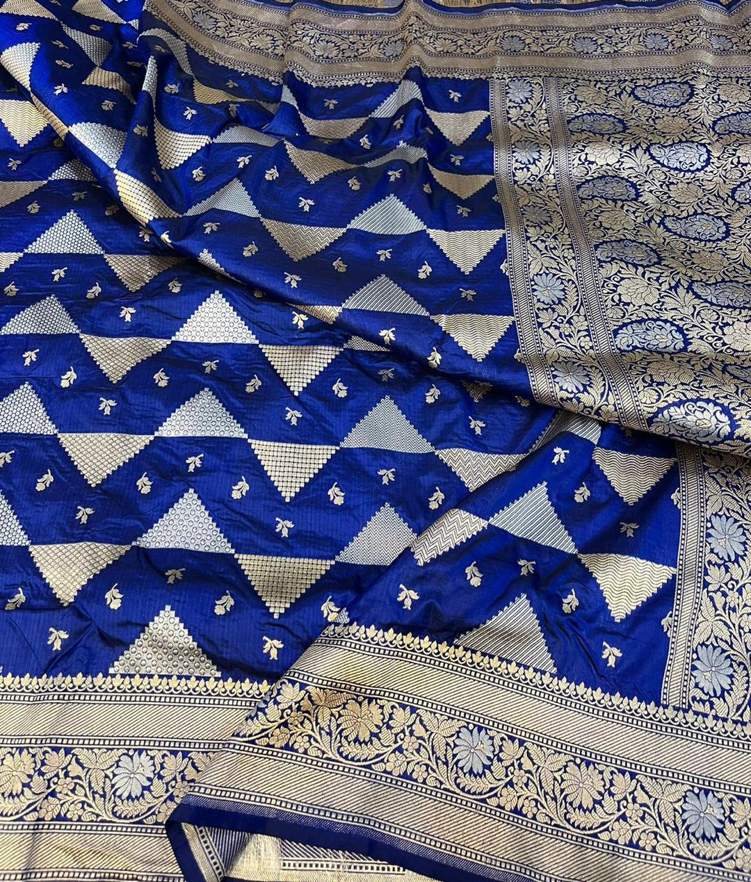 Pure Banarasi Handloom Katan Silk Saree With Beautiful  Zari Work .