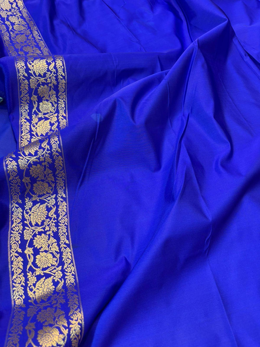 Pure Banarasi Mashru Silk Saree With Zari Work.