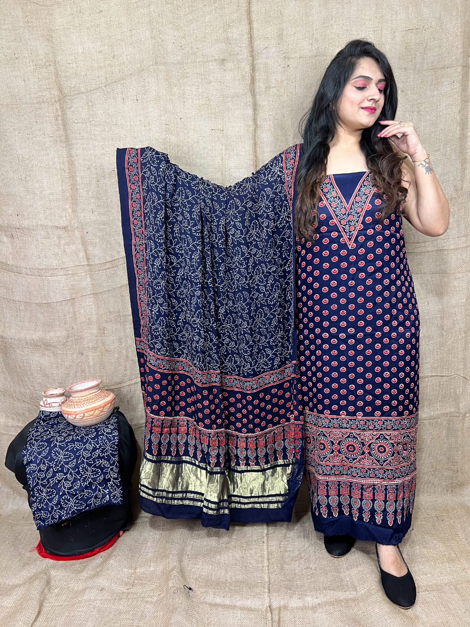 Pure Modal Silk Zari Pallu Weaved 3pc Unstitched Suit .