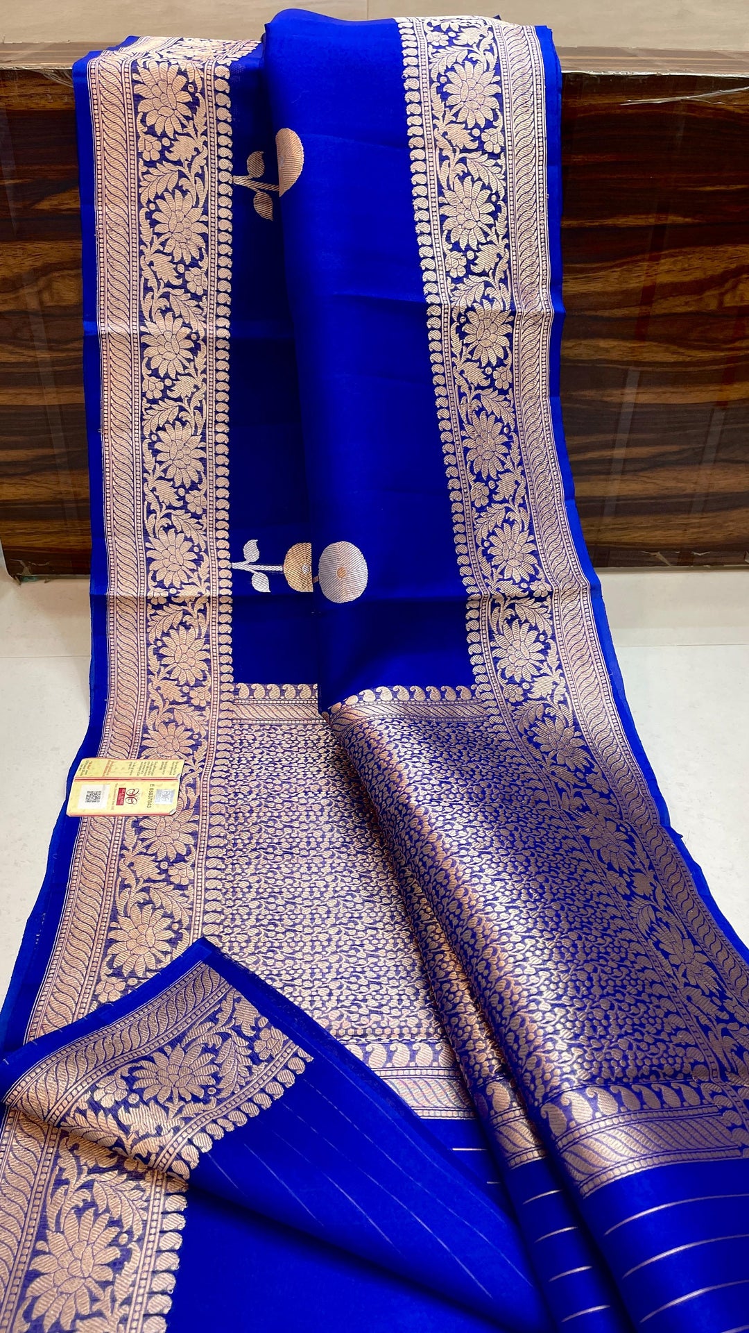 Pure Kora Organza Silk Hanloom Zari Work Saree.