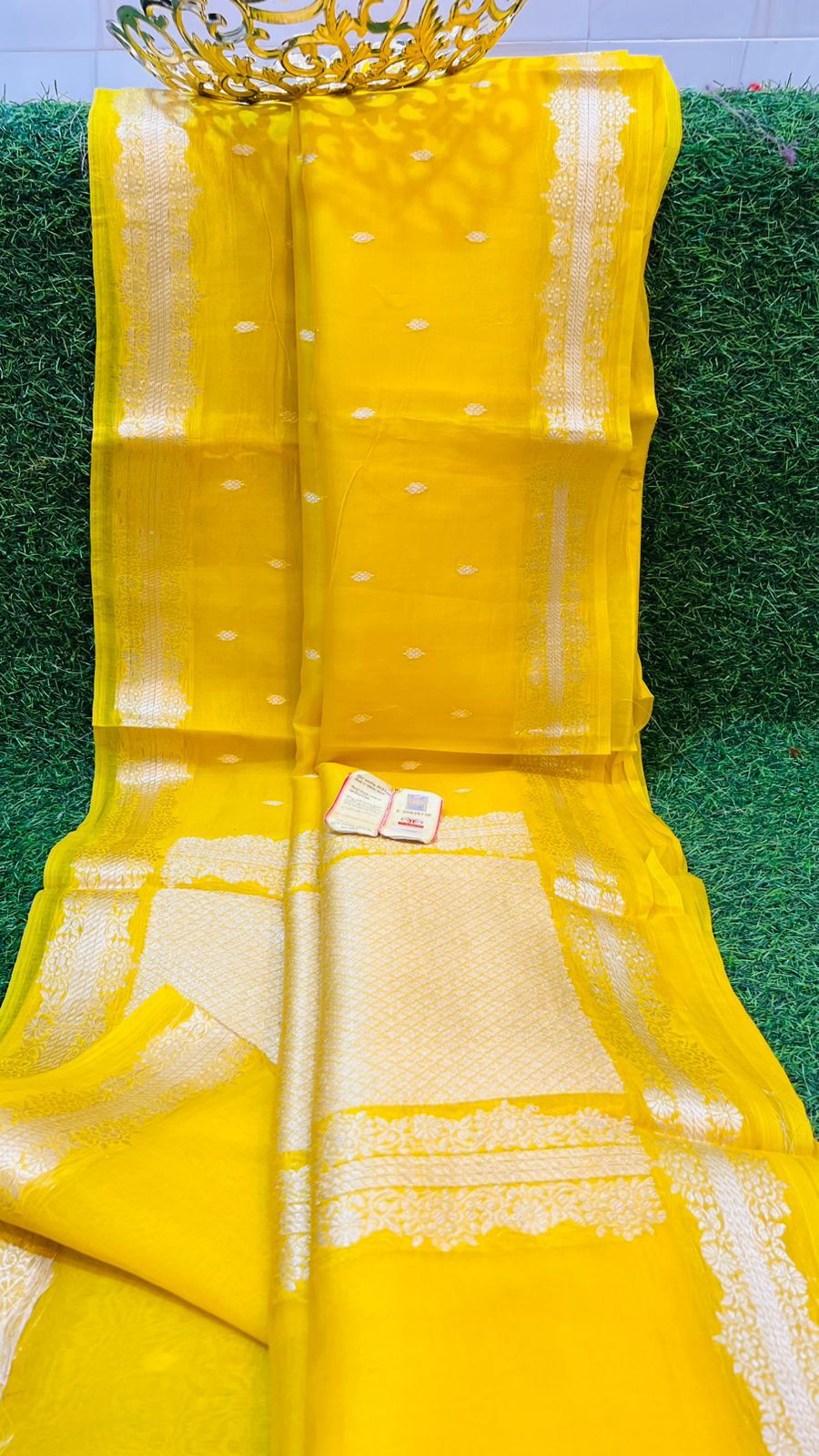 Pure Kora Organza Silk Hanloom Zari Work Saree.