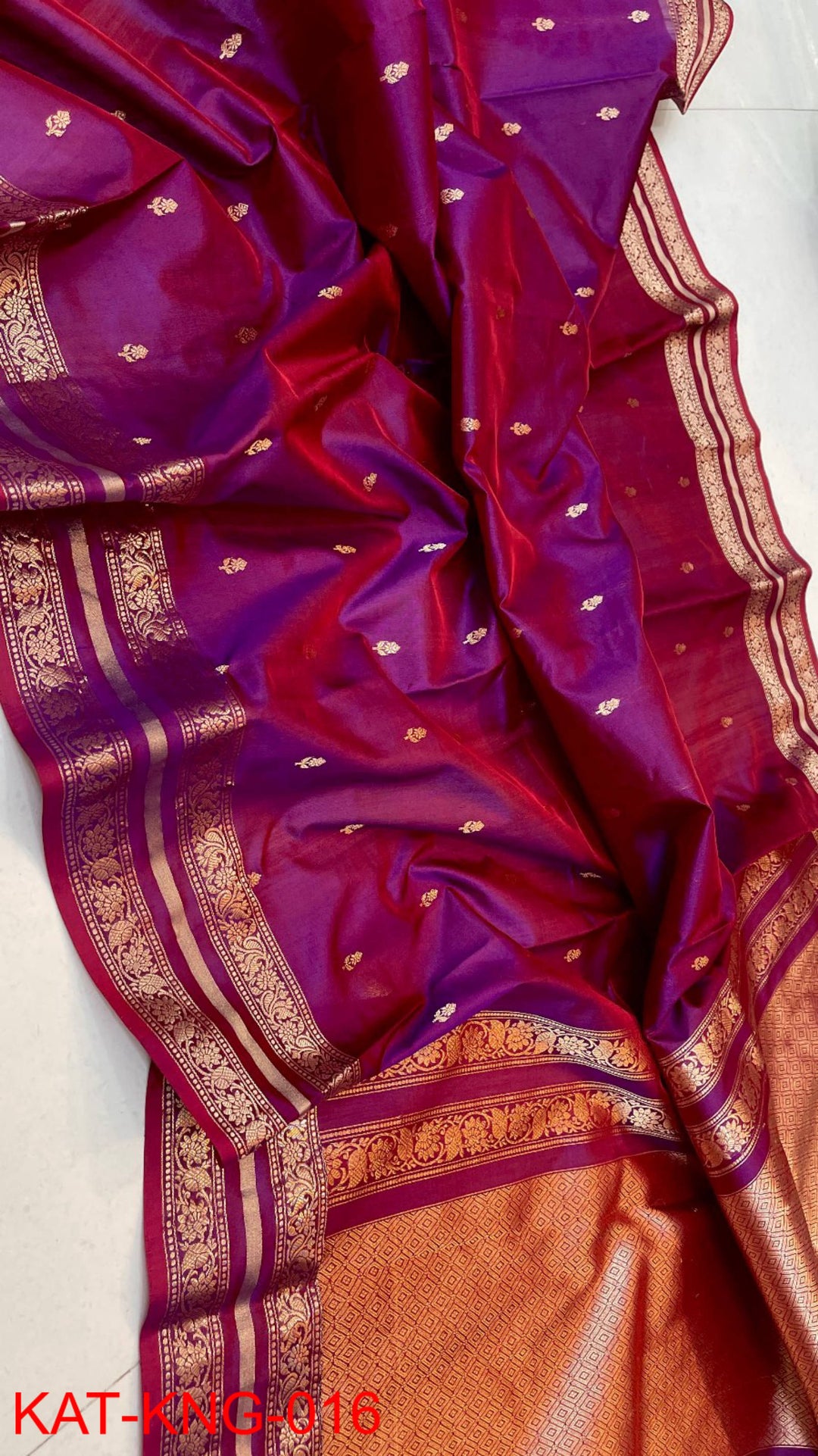 Pure Kanjivaram Silk Hand weaved saree With Blouse.