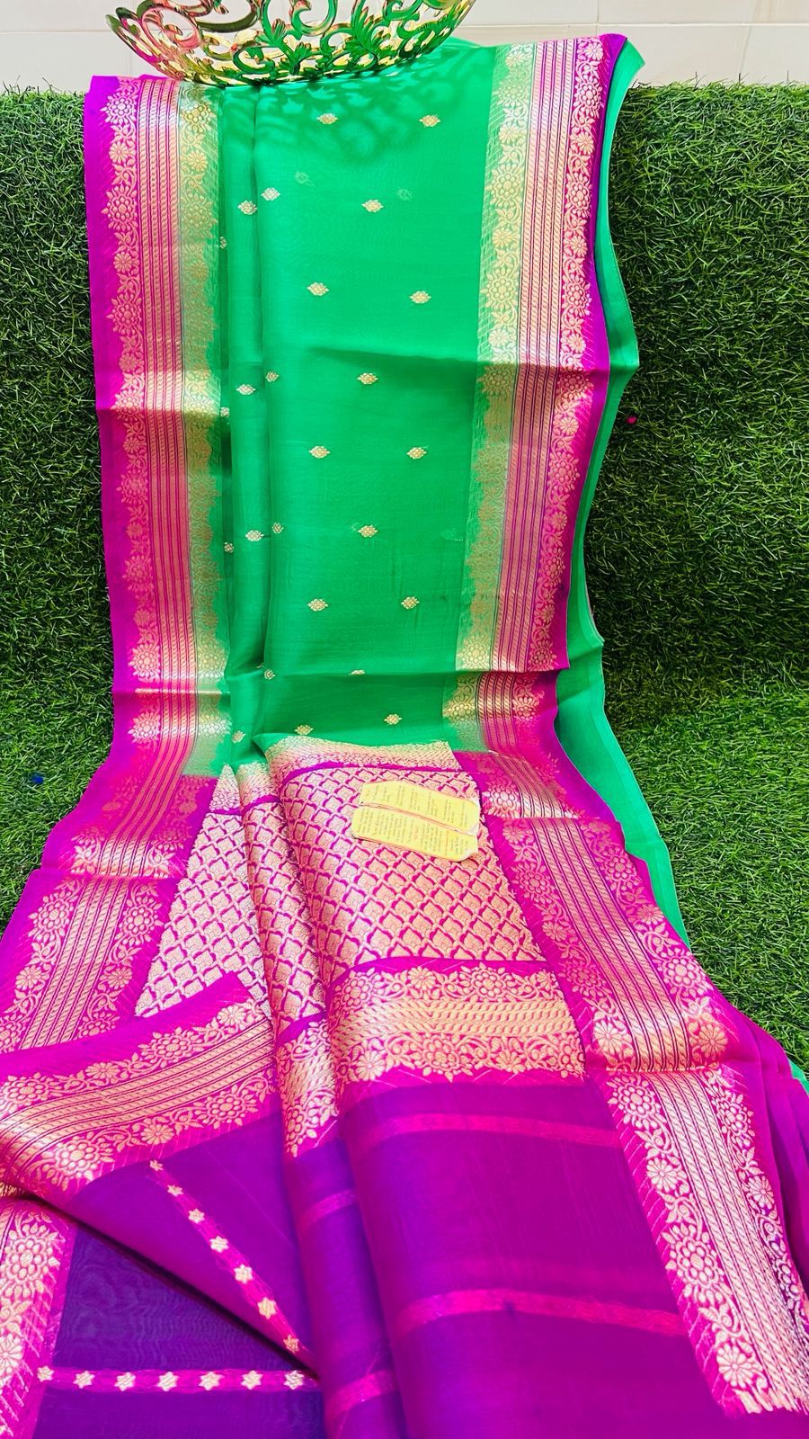 Pure Kora Organza Silk Hanloom Zari Work Saree.