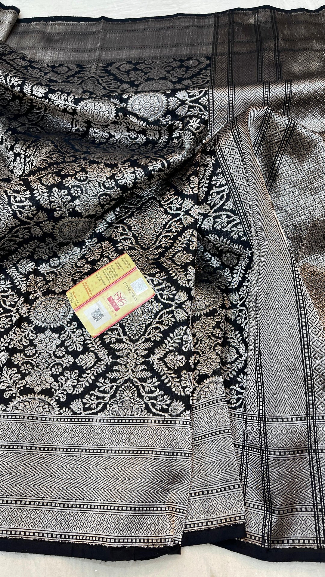 Pure Banarasi Handloom Katan Silk Saree With Beautiful Zari