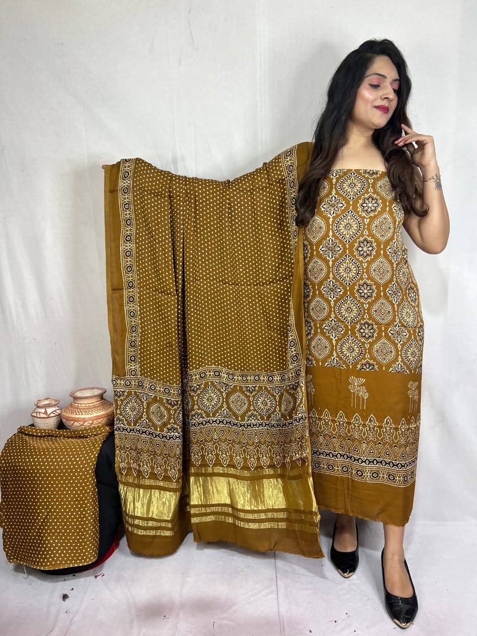 Pure Modal Silk Zari Pallu Weaved 3pc Unstitched Suit .