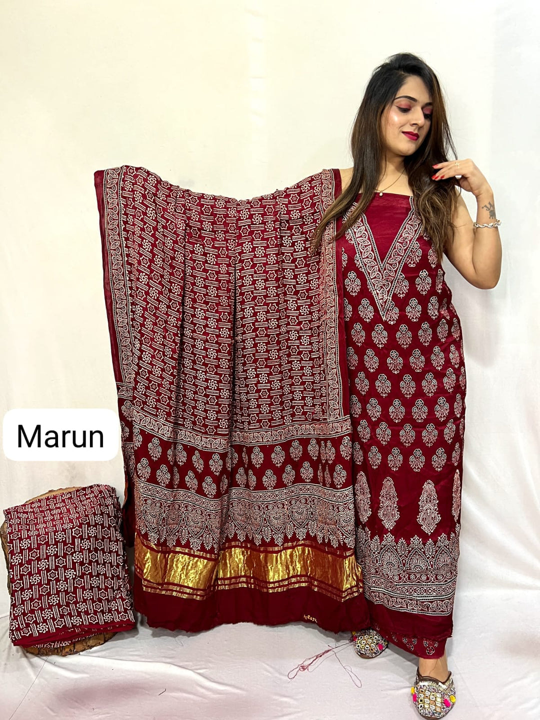 Pure Modal Silk Zari Pallu Weaved 3pc Unstitched Suit .