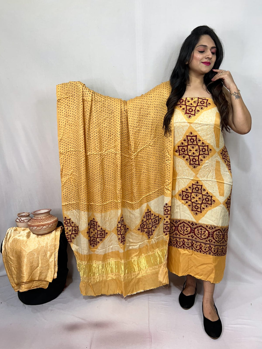 Pure Modal Silk Zari Pallu Weaved 3pc Unstitched Suit .