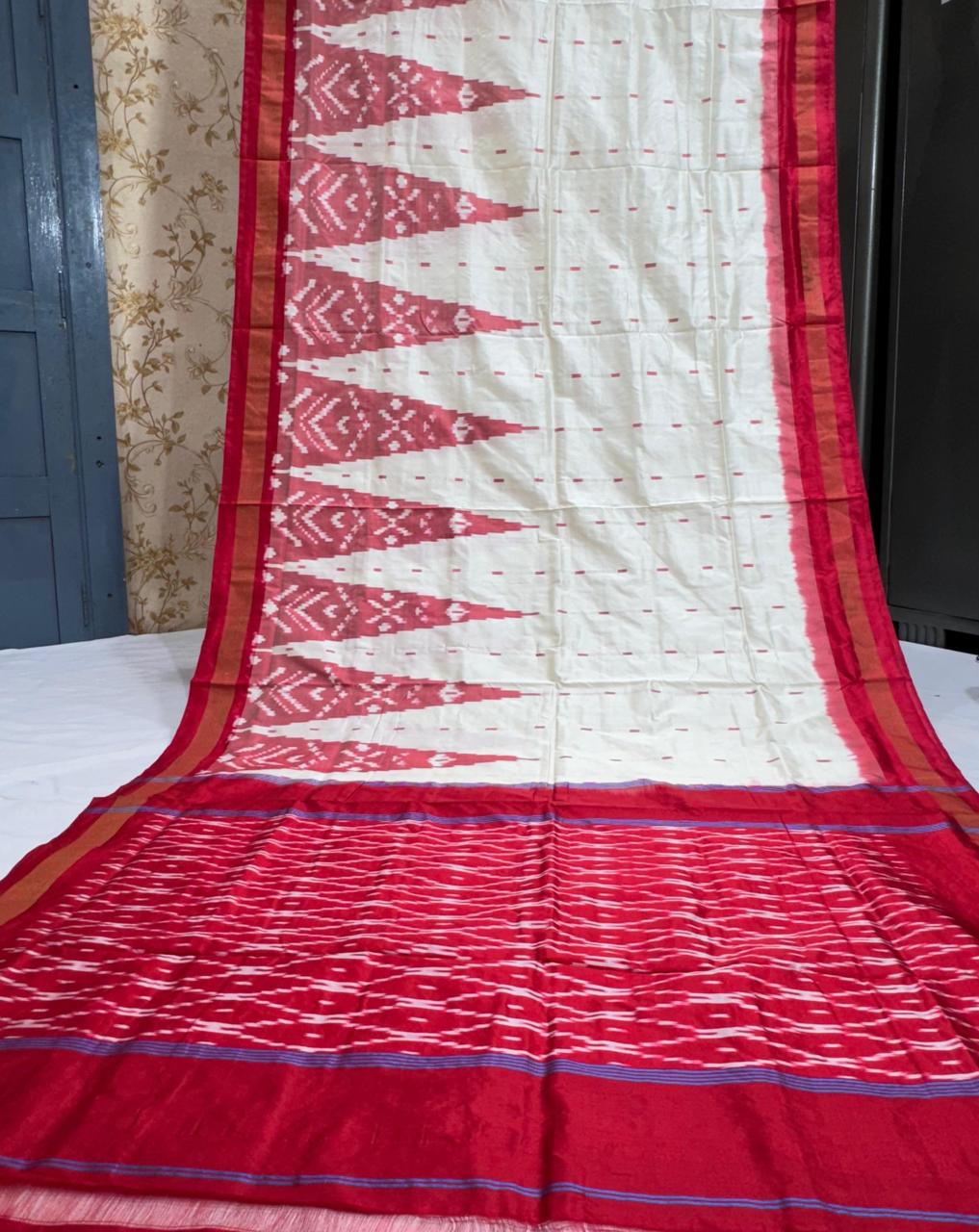 Pure Pochampally Ikkat Silk Saree With Blouse Pthani Pattern Border.
