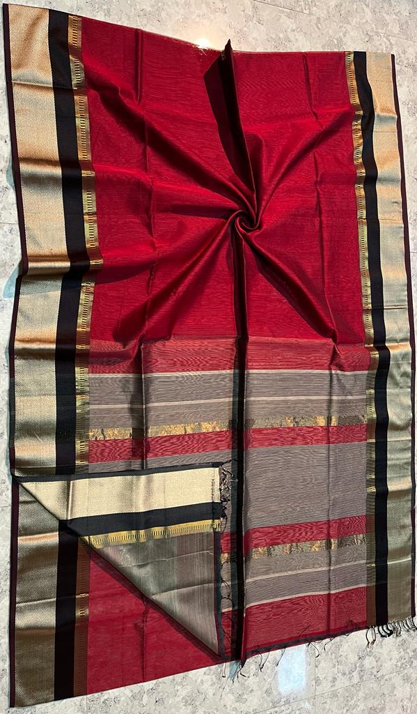Handloom Maheshwari Silk Saree With Blouse.