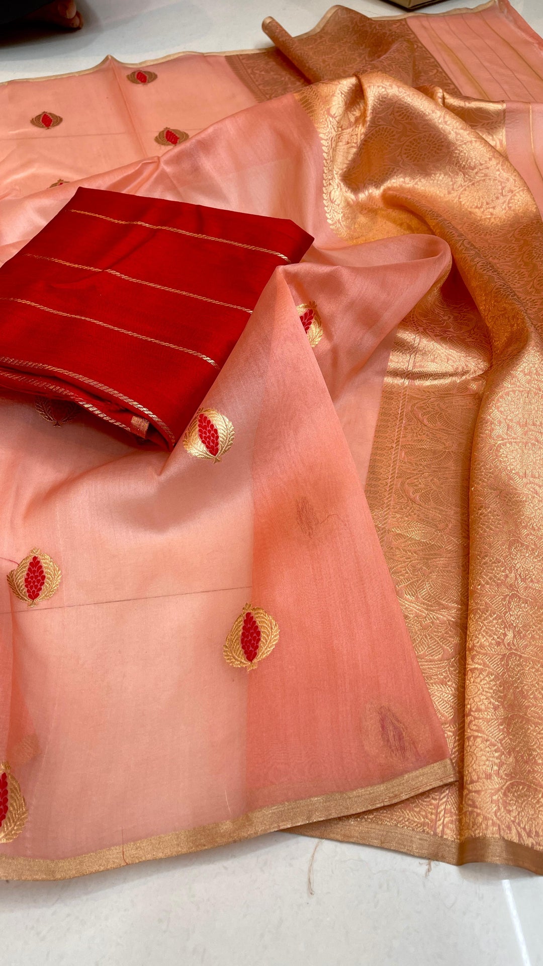 Pure Kora Organza Silk Hanloom Zari Work Saree.