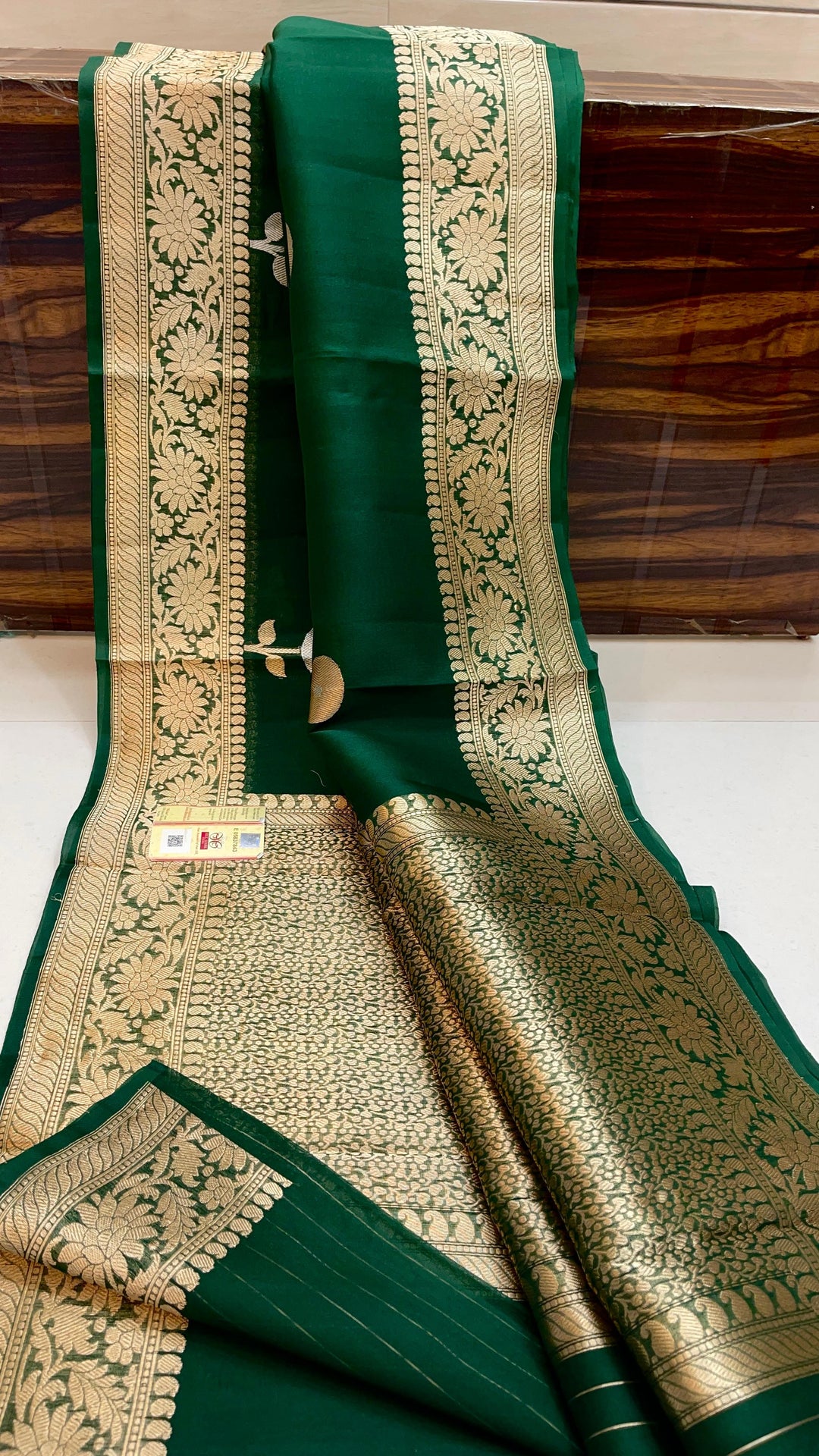 Pure Kora Organza Silk Hanloom Zari Work Saree.