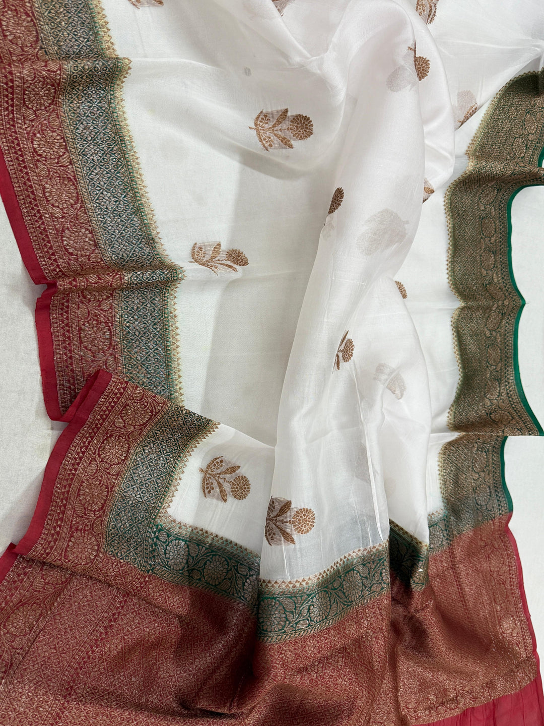 Pure Kora Organza Silk Handloom Kadhuwa Zari Work Saree.
