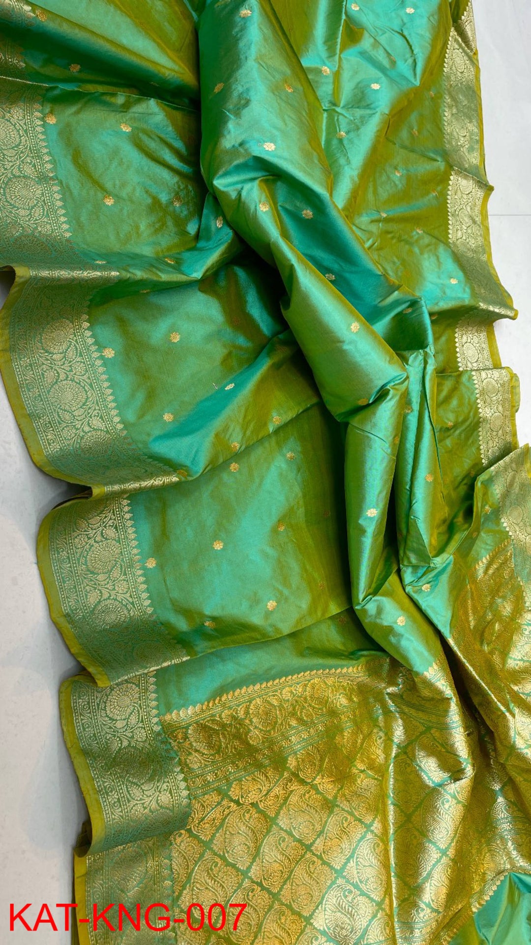 Pure Kanjivaram Silk Hand weaved saree With Blouse.