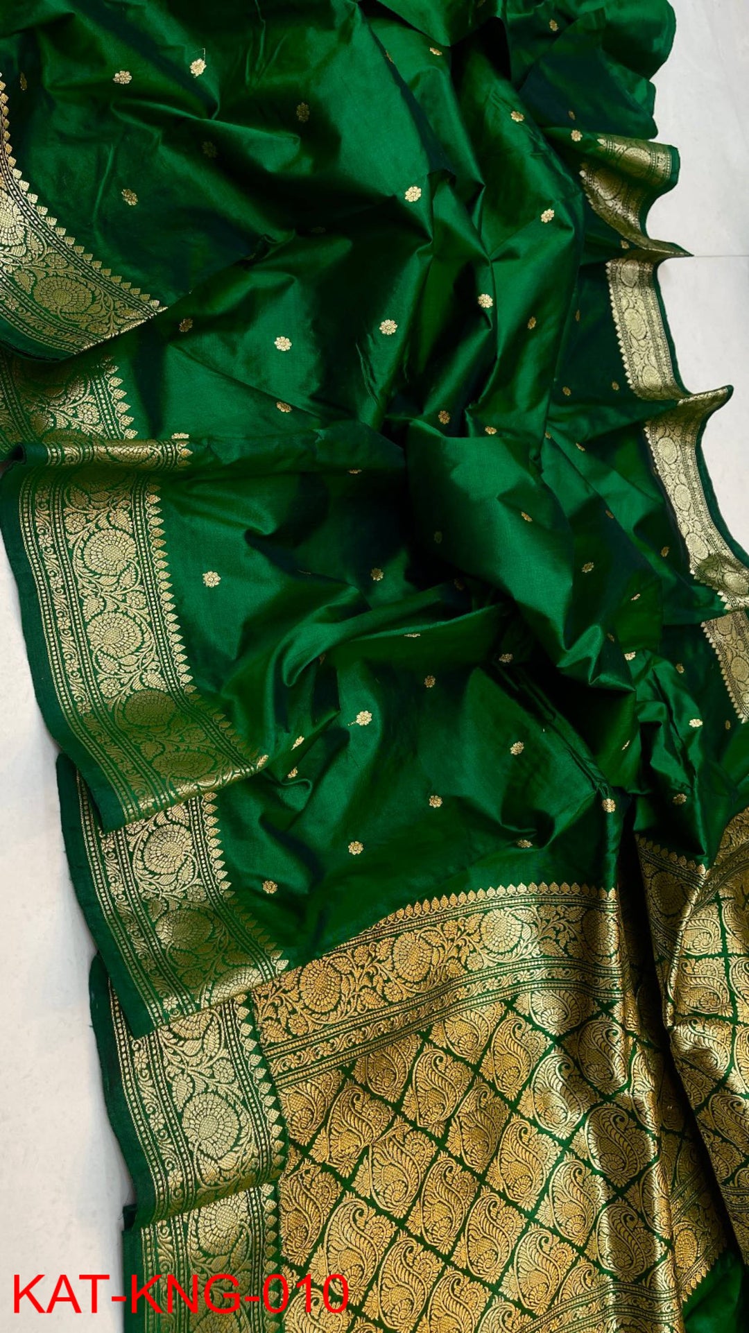 Pure Kanjivaram Silk Hand weaved saree With Blouse.