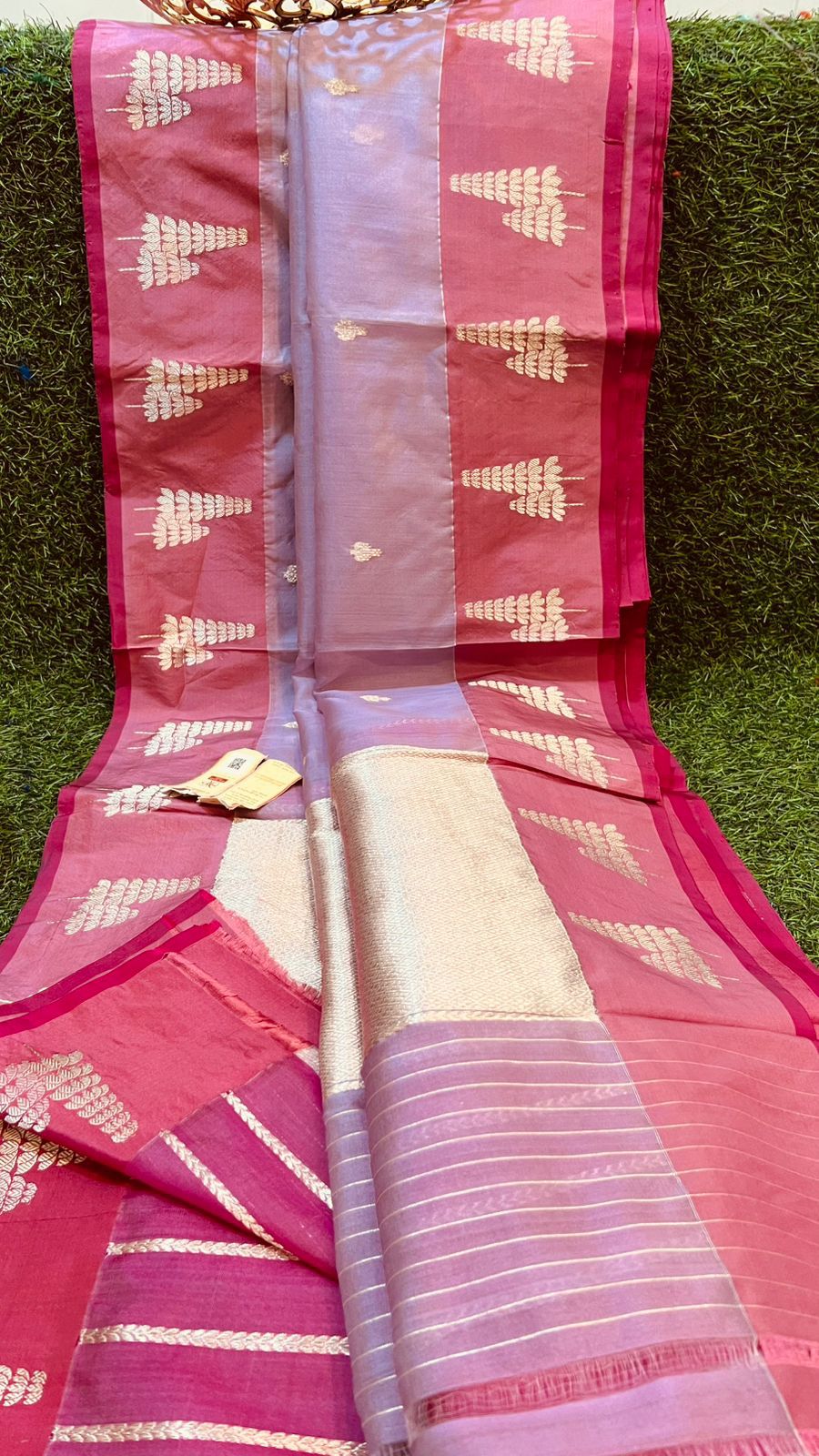 Pure Kora Organza Silk Hanloom Zari Work Saree.