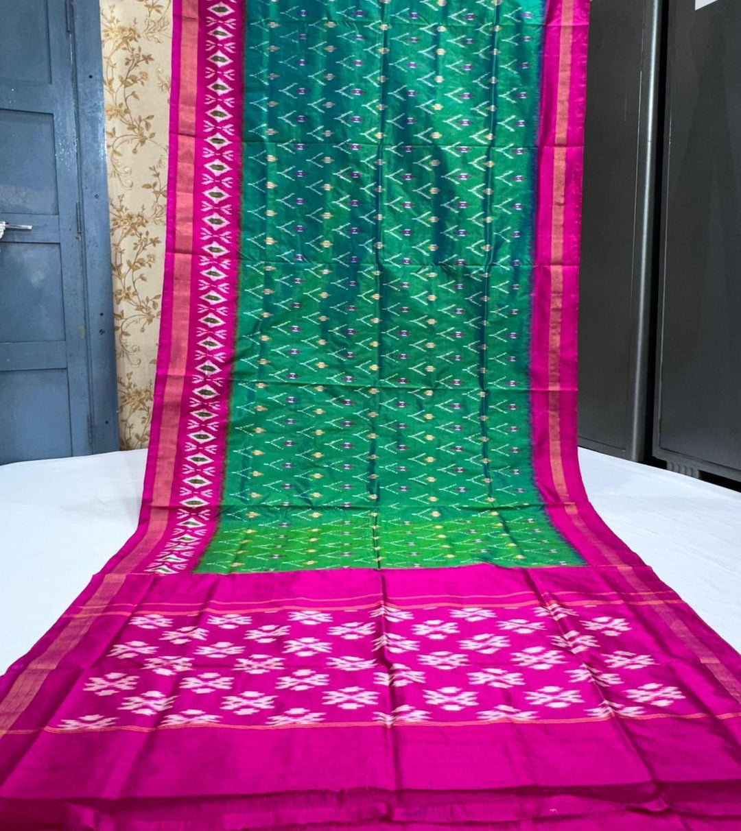 Pure Pochampally Ikkat Silk Saree With Blouse Pthani Pattern Border.