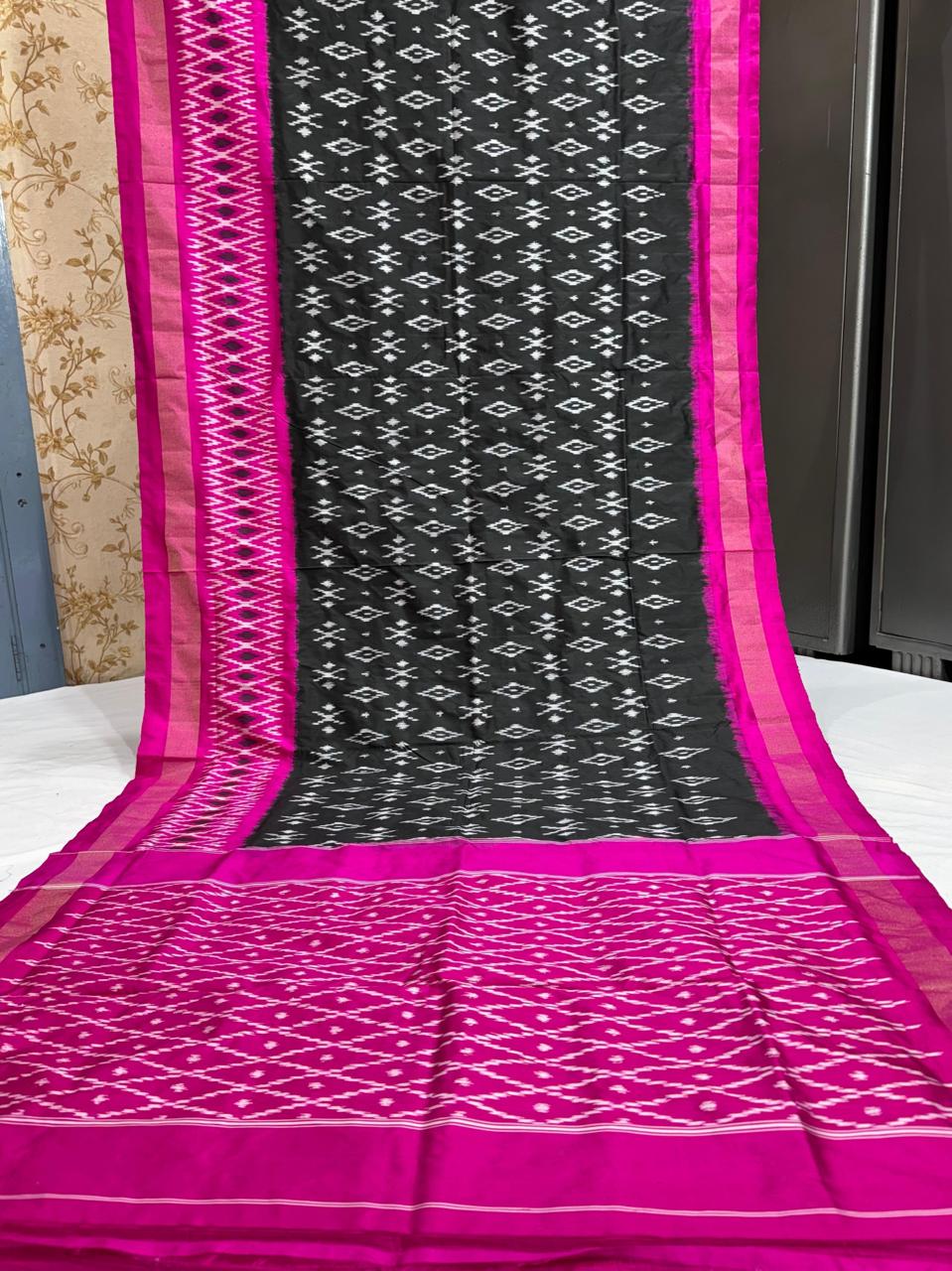 Pure Pochampally Ikkat Silk Saree With Blouse Pthani Pattern Border.