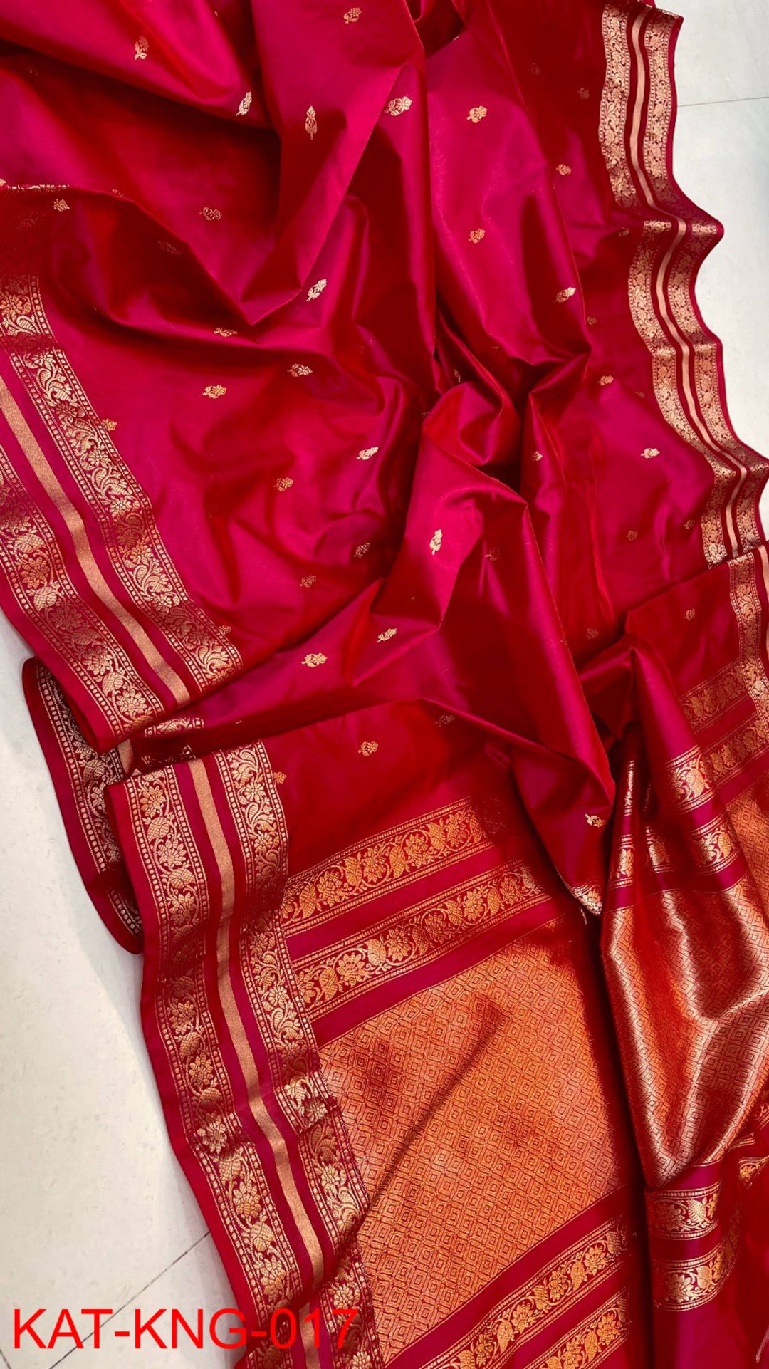 Pure Kanjivaram Silk Hand weaved saree With Blouse.