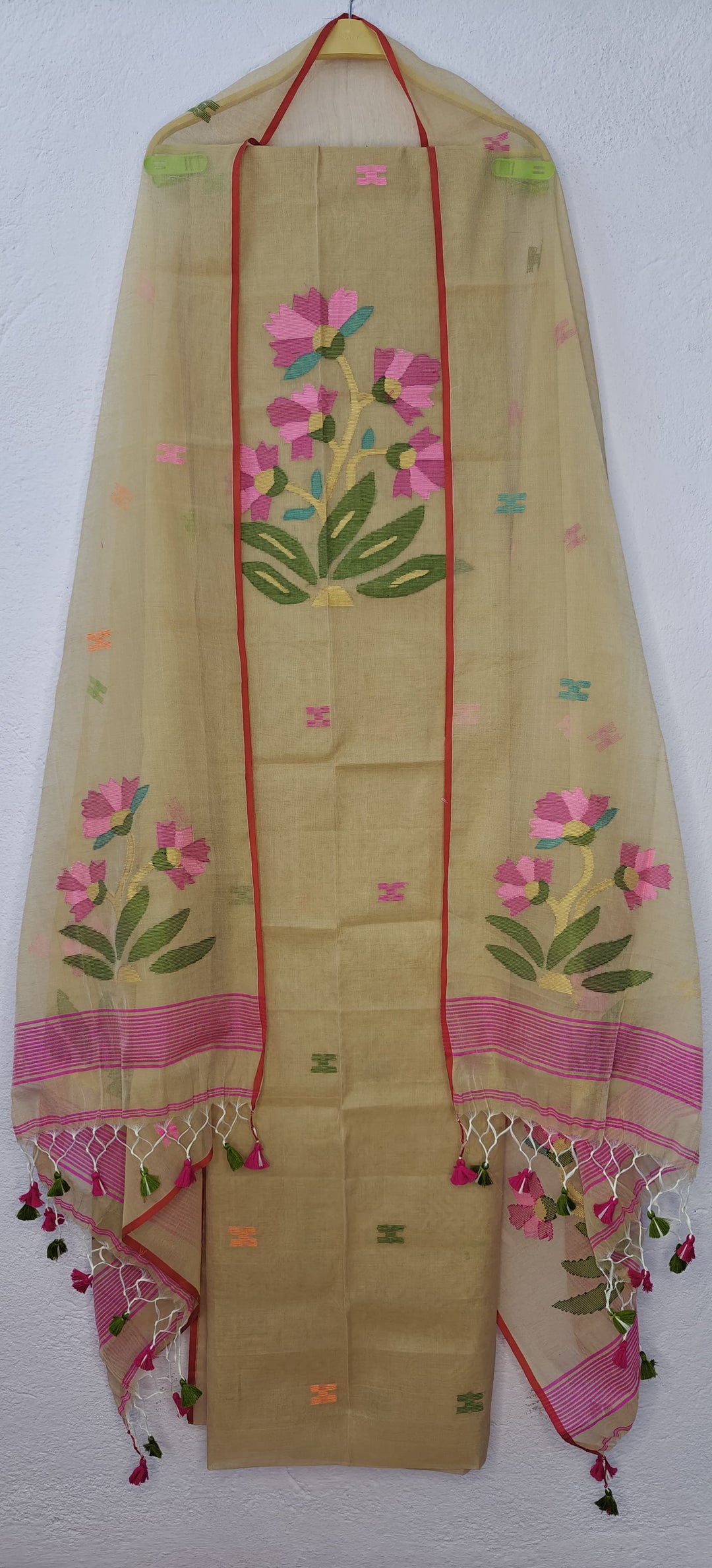 Pure Maslin Jamdani Weaved unstitched suit.