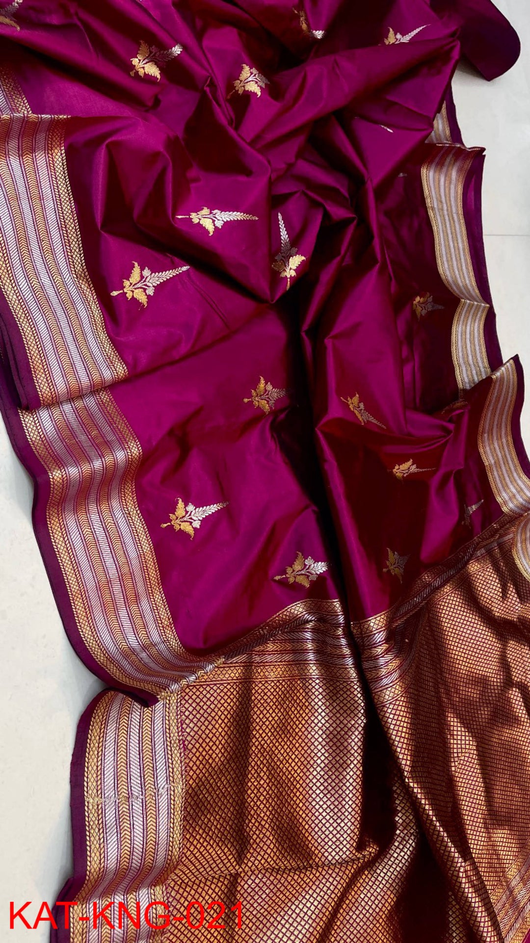 Pure Kanjivaram Silk Hand weaved saree With Blouse.