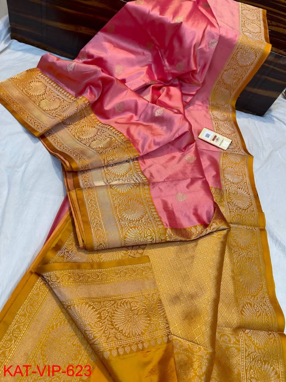 Pure Banarasi Handloom Katan Silk Antique Zari Saree With Blouse.