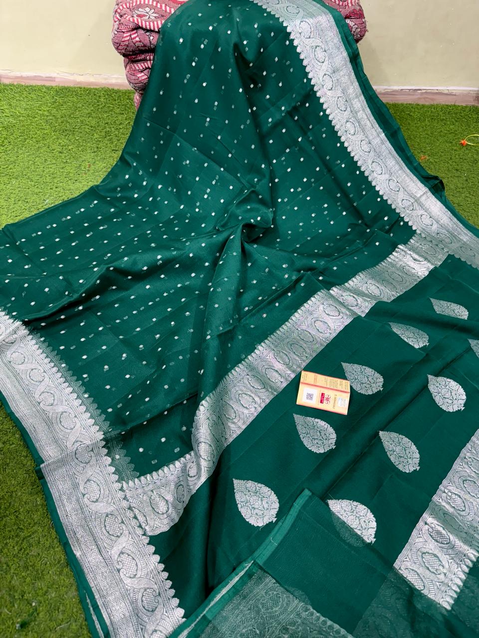 Pure Hand loom Khaddi Chiffon Georgette Saree with Silver Zari Weaving blouse | GREEN |