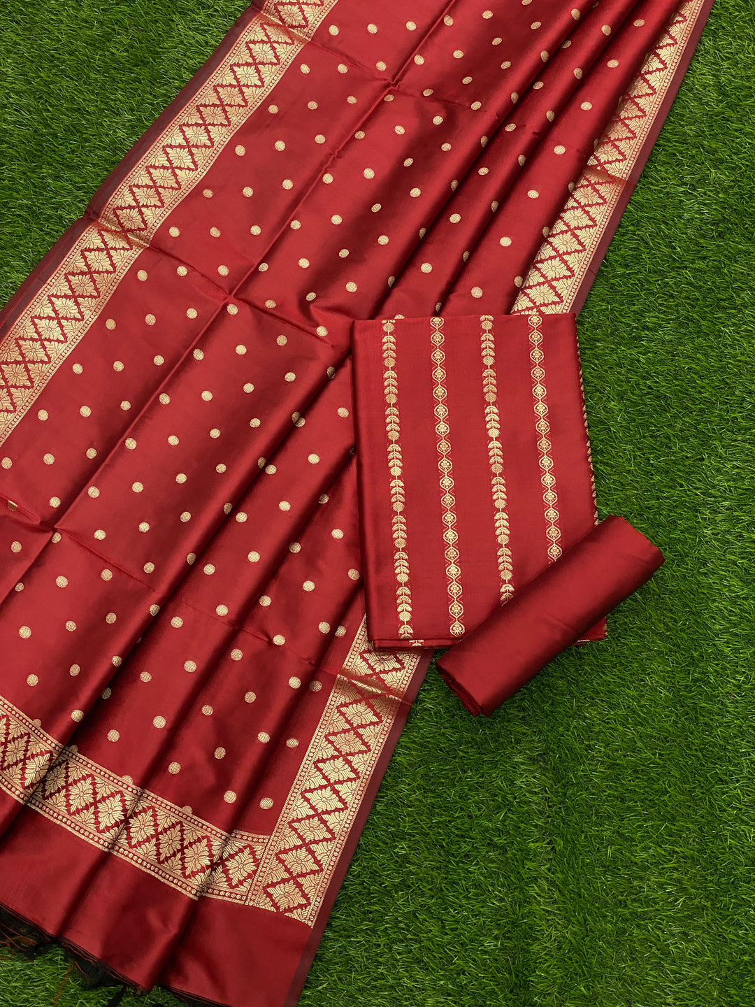 Pure Banarasi Silk Zari weaved unstitched suit with dupatta