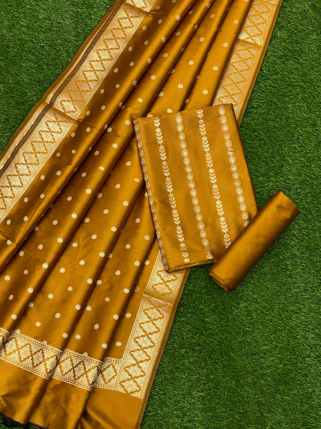 Pure Banarasi Silk Zari weaved unstitched suit with dupatta