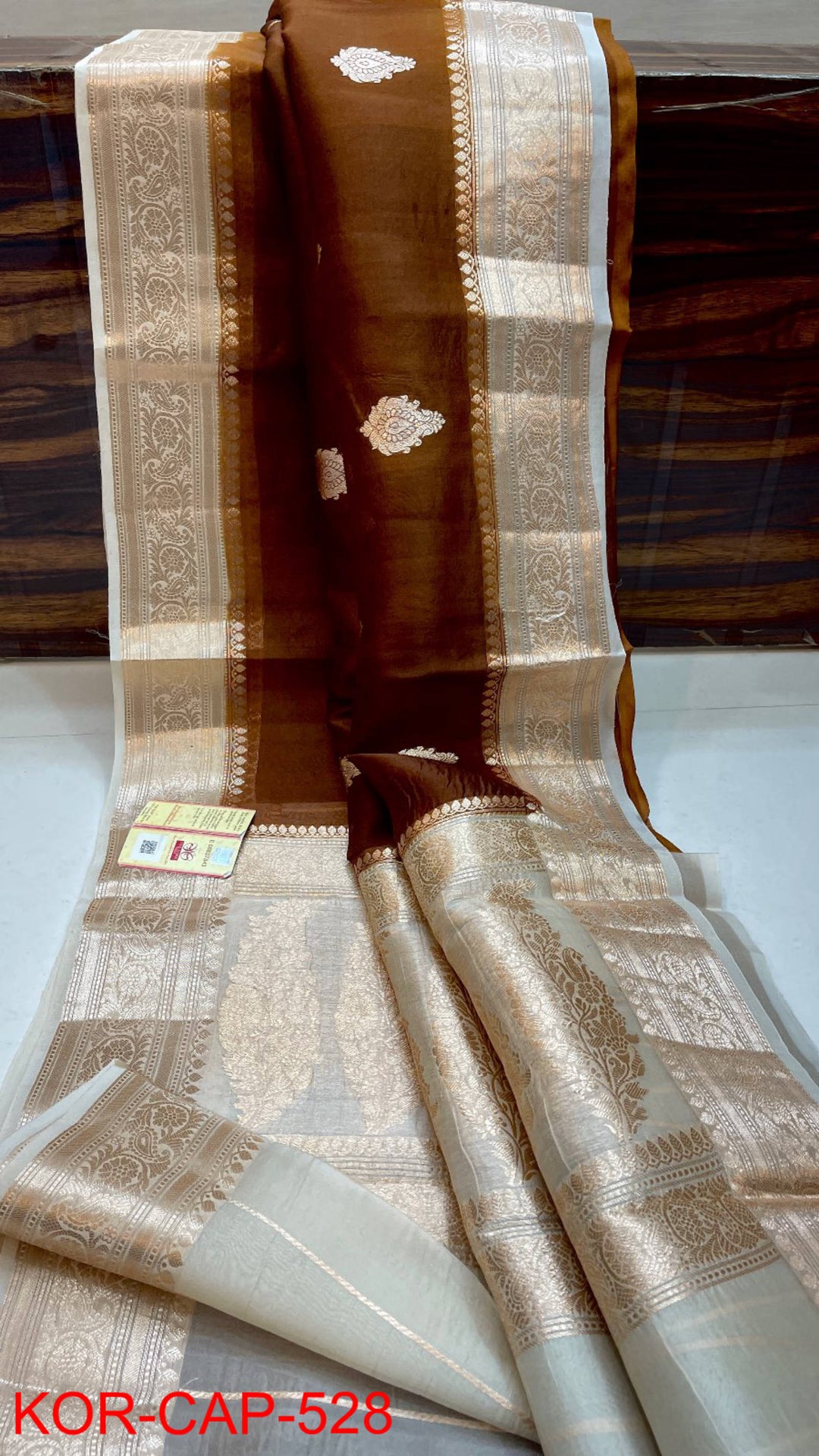 Pure Kora Organza Silk Hanloom Zari Work Saree.
