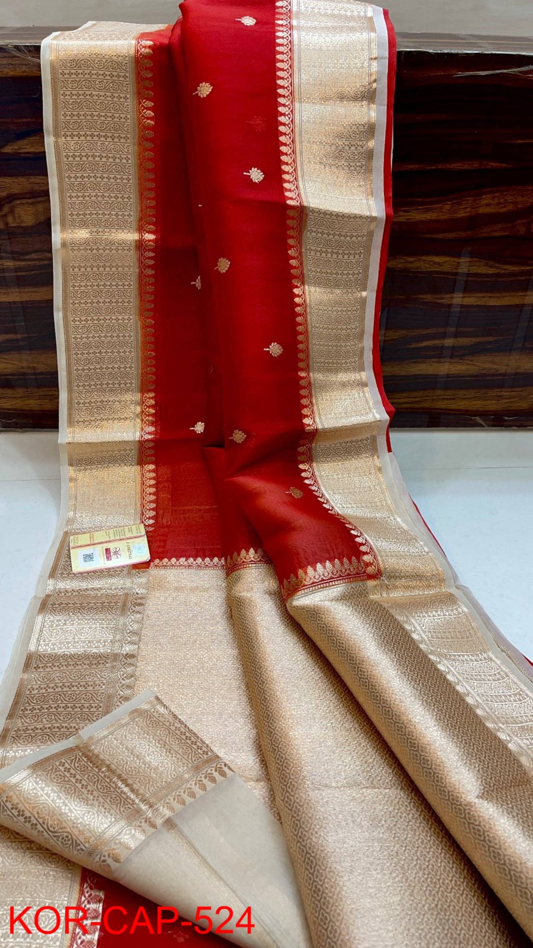 Pure Kora Organza Silk Hanloom Zari Work Saree.