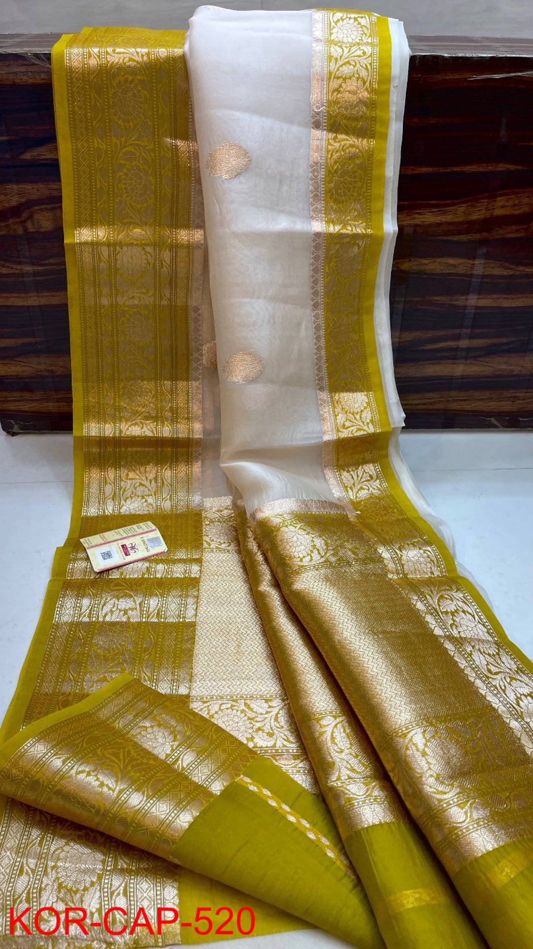 Pure Kora Organza Silk Hanloom Zari Work Saree.