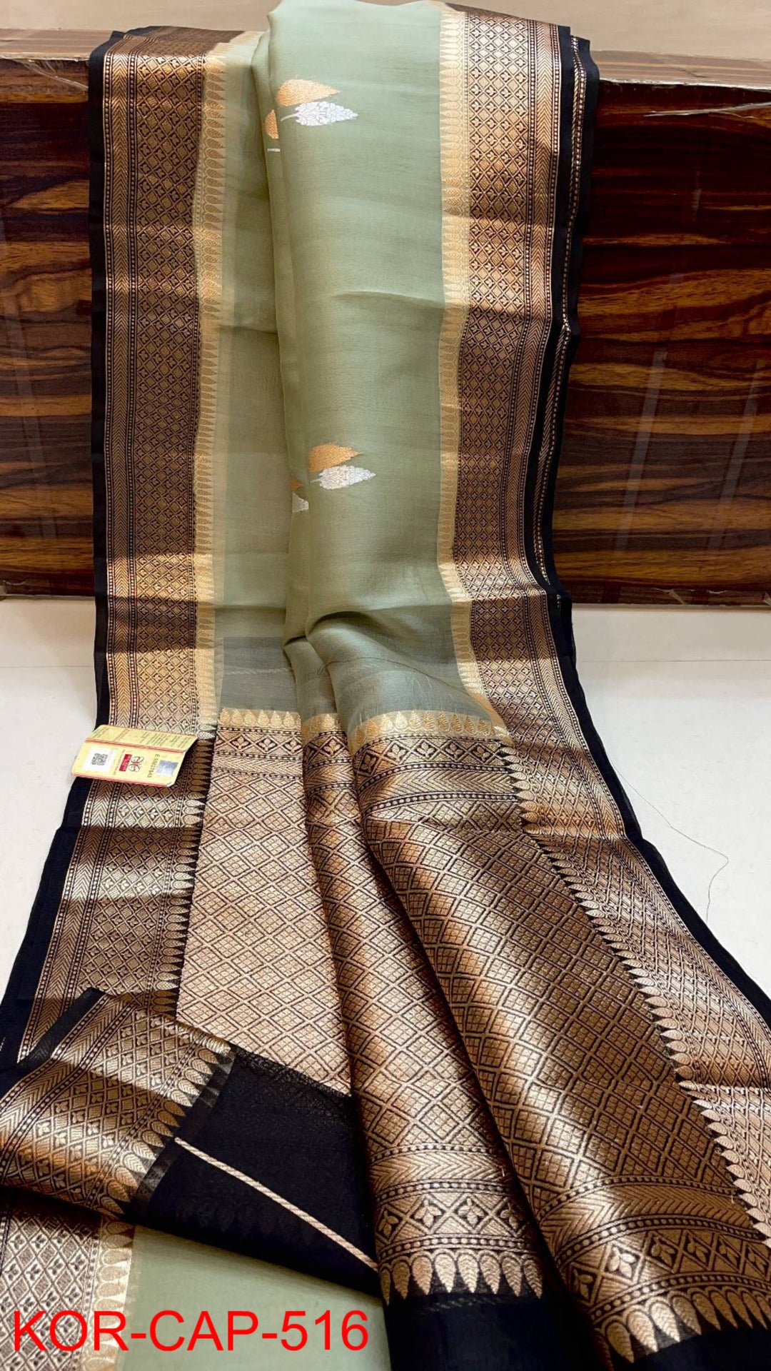 Pure Kora Organza Silk Hanloom Zari Work Saree.