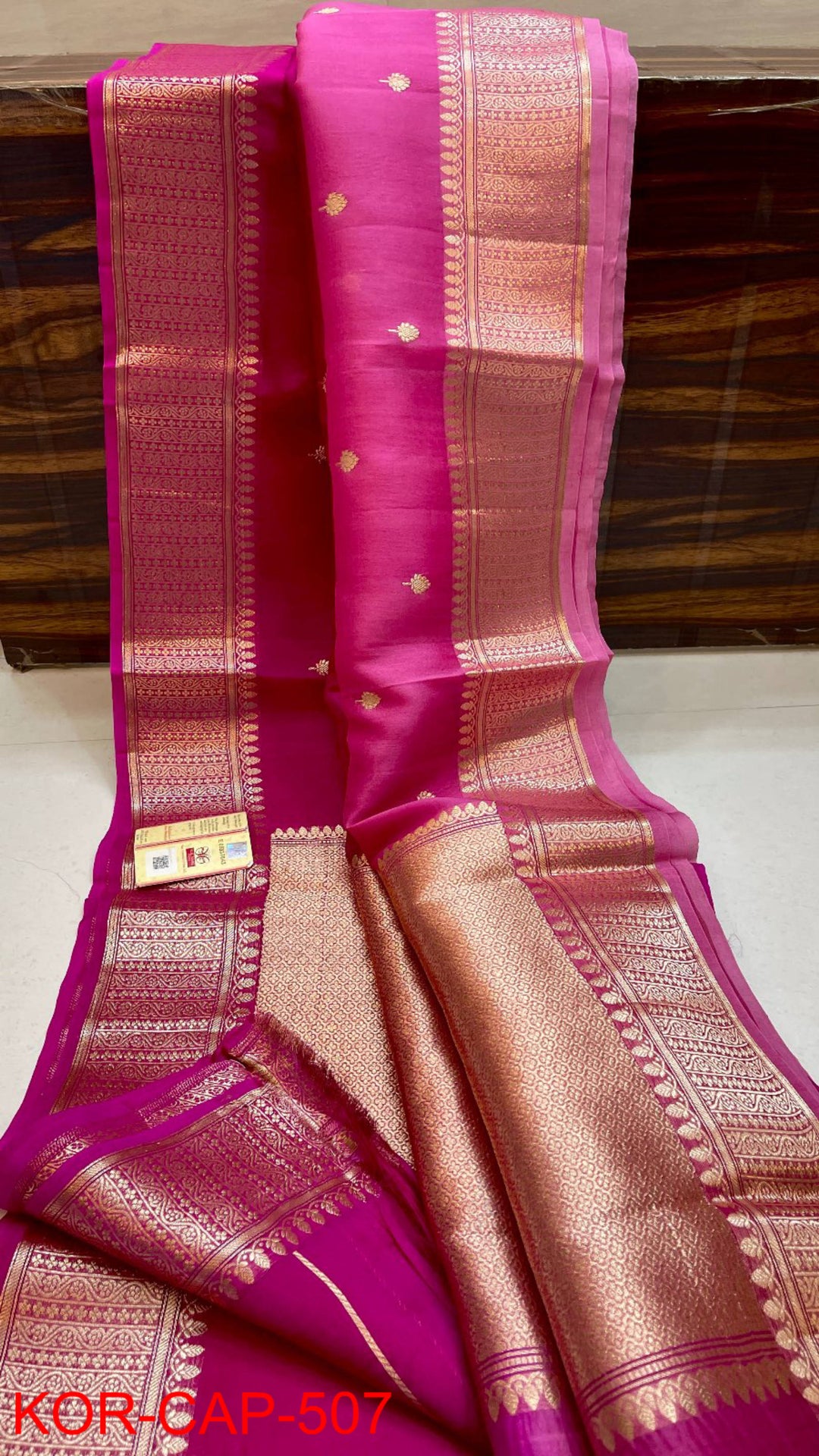 Pure Kora Organza Silk Hanloom Zari Work Saree.