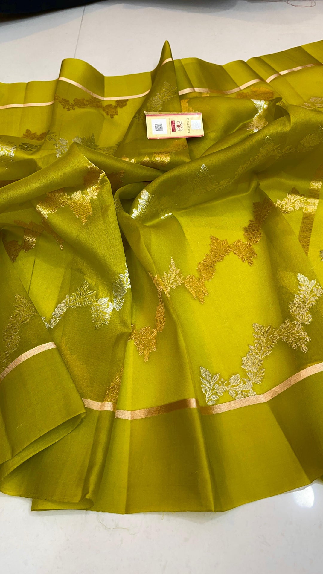 Pure Kora Organza Silk Hanloom Zari Work Saree.